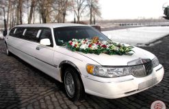 Лимузин Lincoln Town Car, на свадьбу, белого цвета