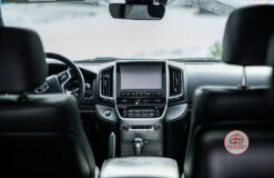 Салон джипа Toyota Land Cruiser 200